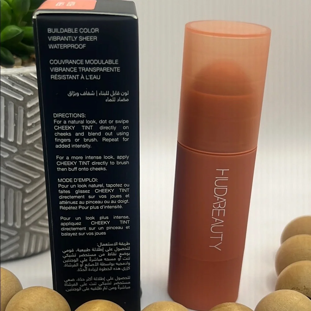 HUDA BEAUTY Peach Blush (Perky Peach)